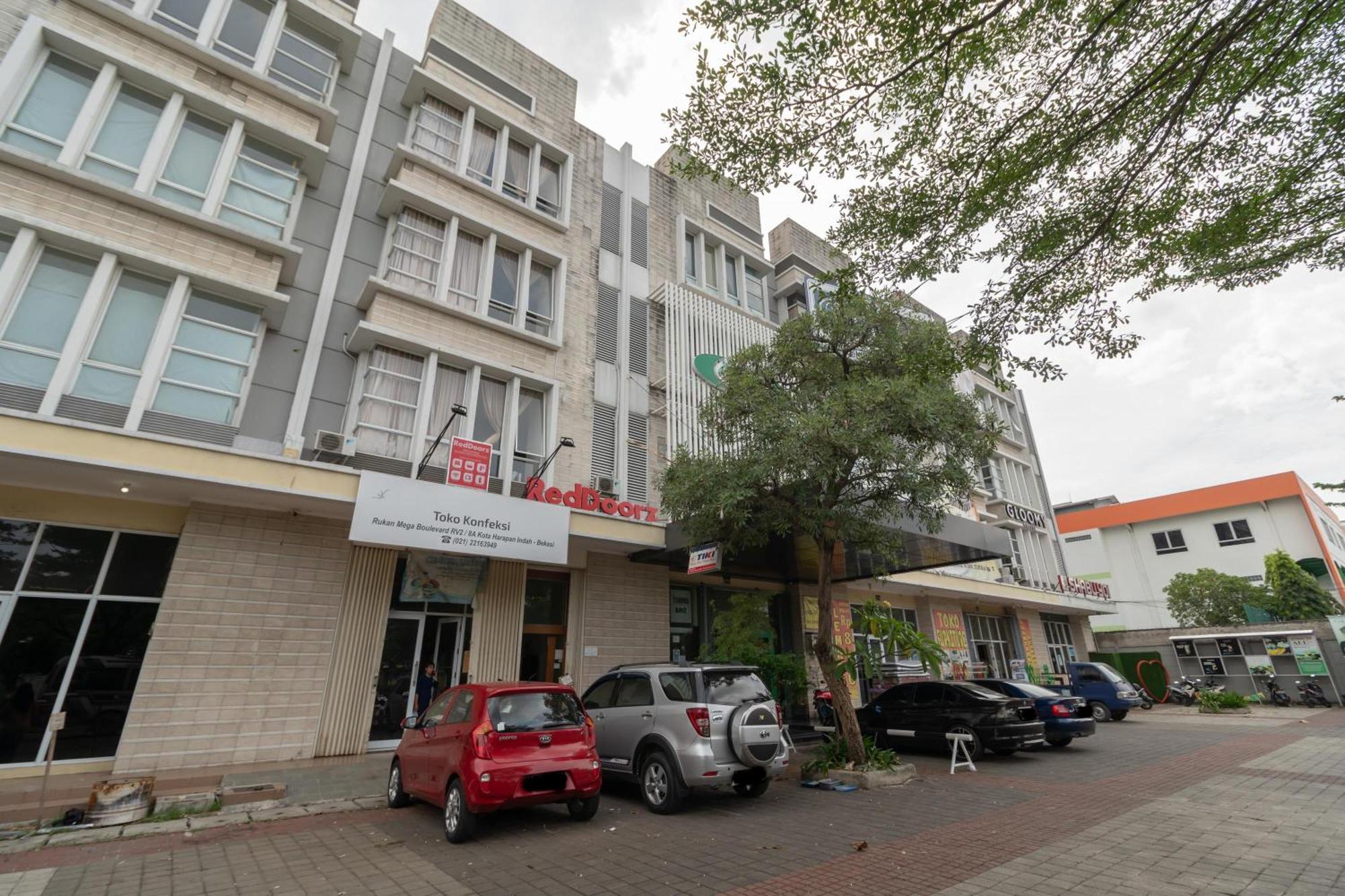 Reddoorz Near Universitas Esa Unggul Bekasi Harapan Indah Exterior foto
