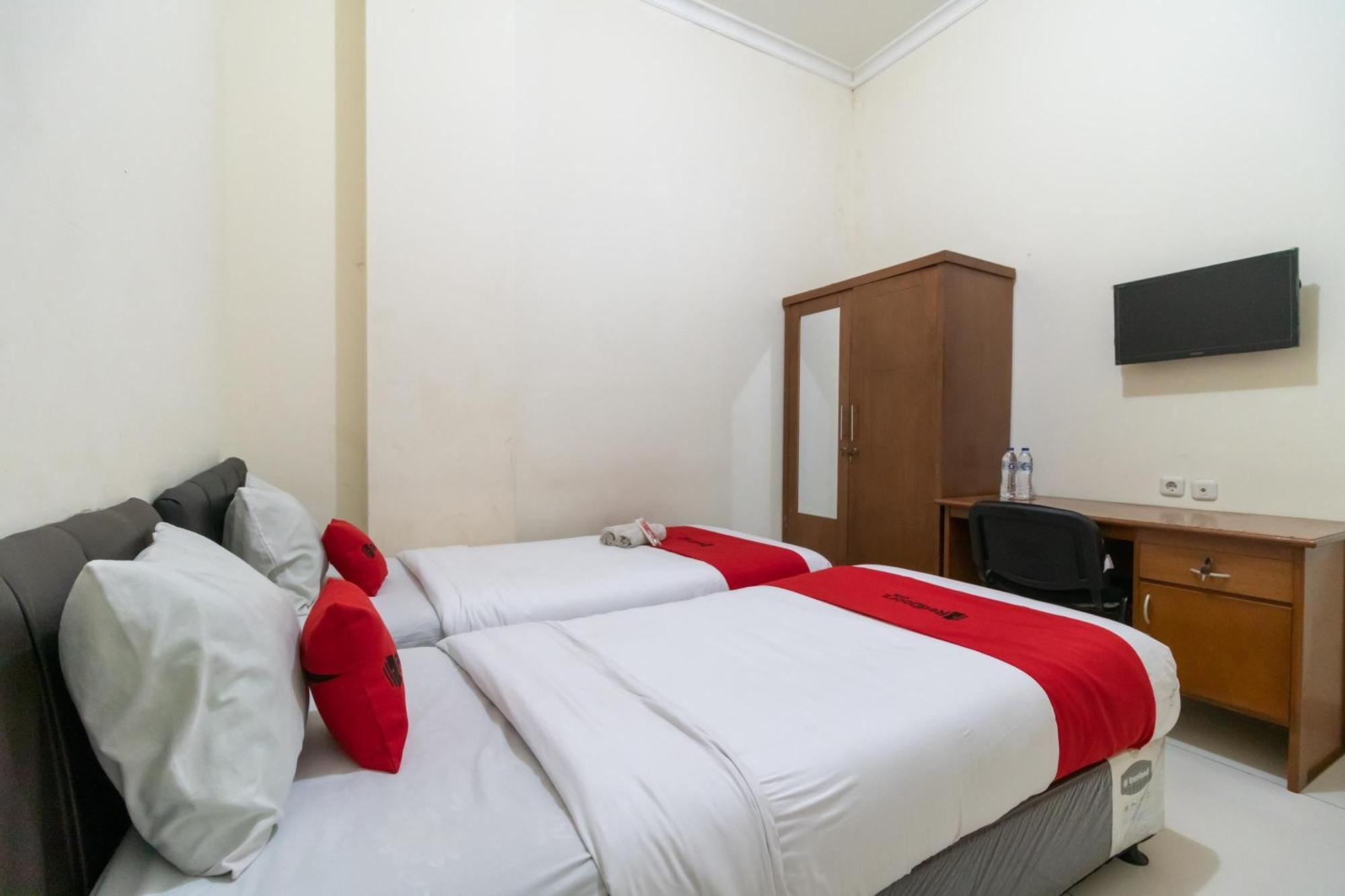 Reddoorz Near Universitas Esa Unggul Bekasi Harapan Indah Exterior foto